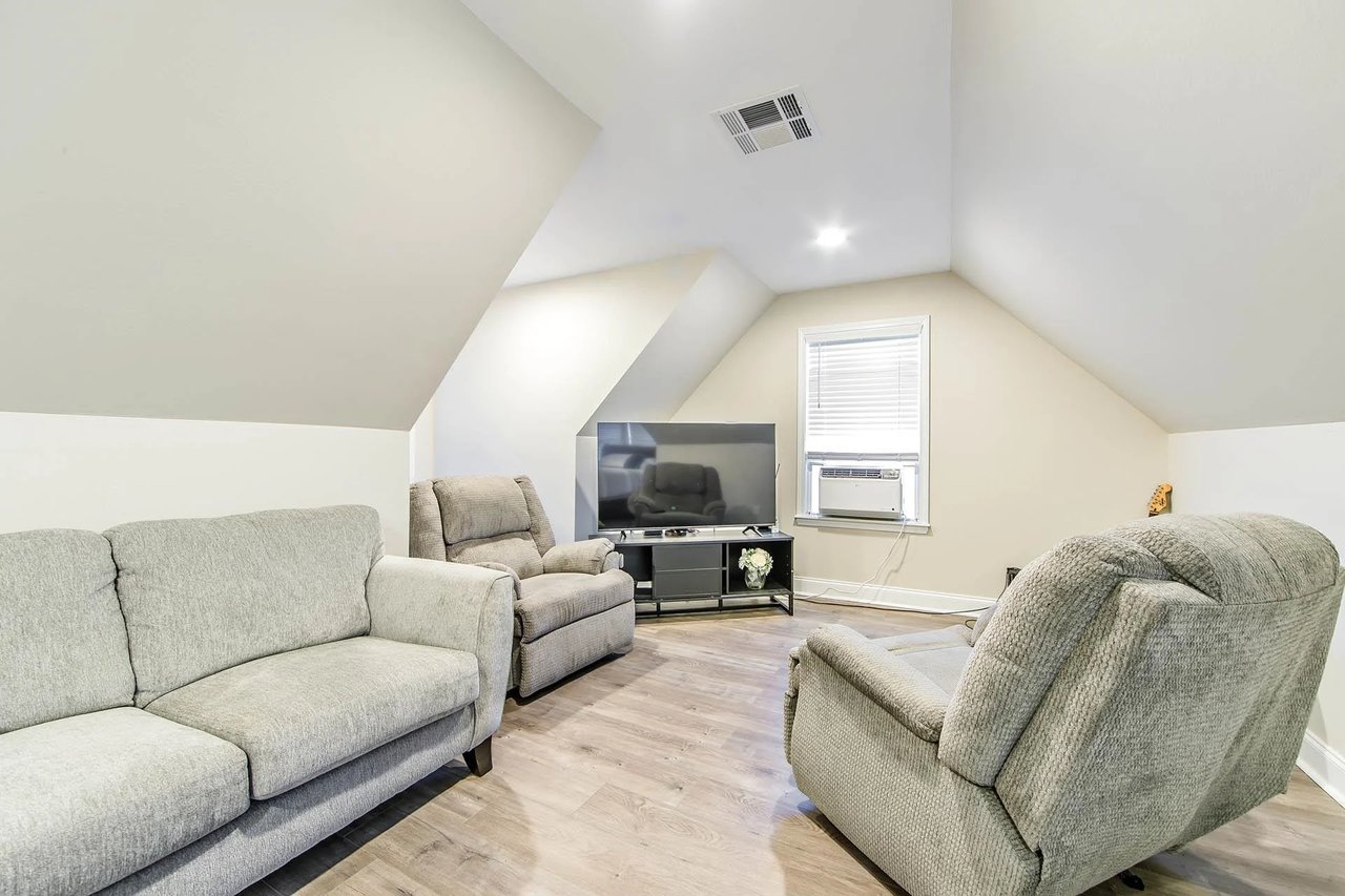 100-102 Pasture Ln