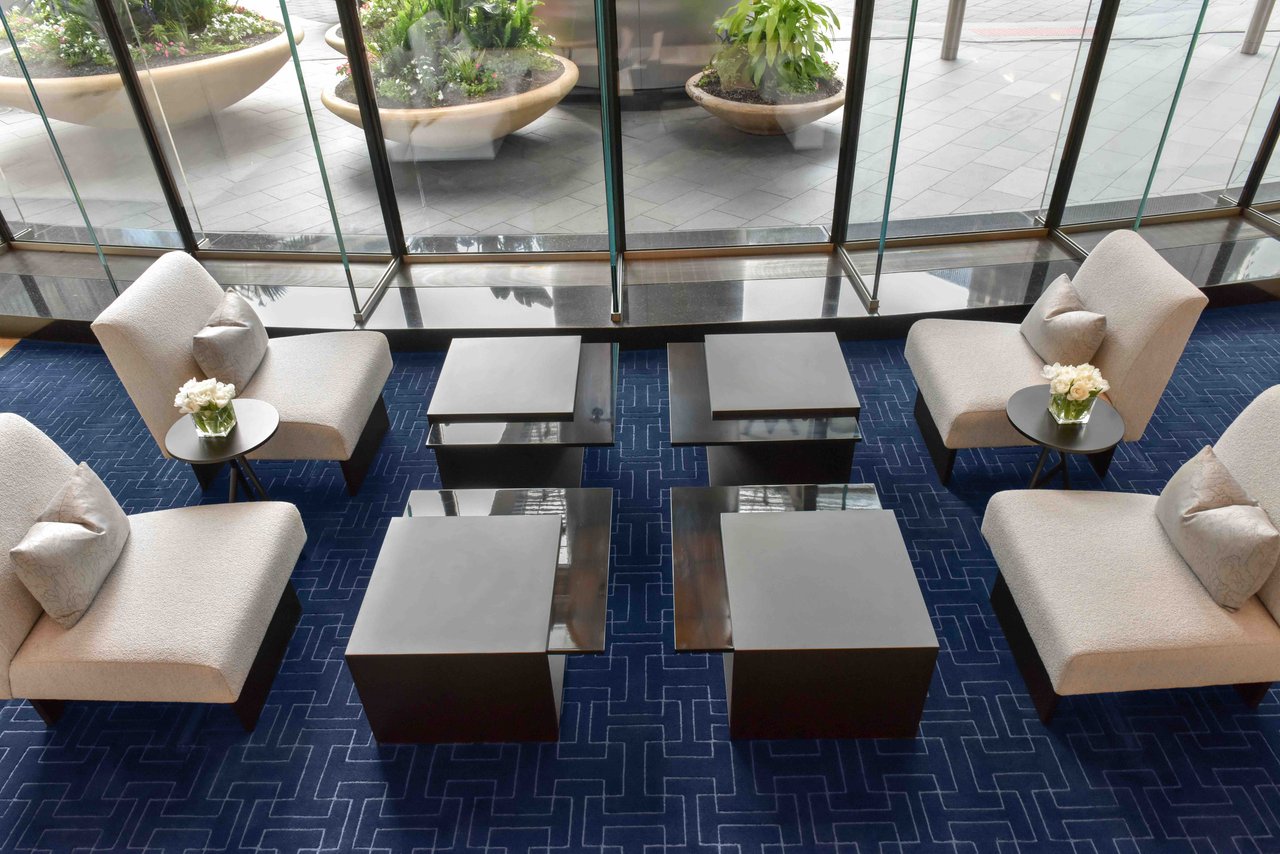 401 N Wabash Ave photo of amenities-lobby 