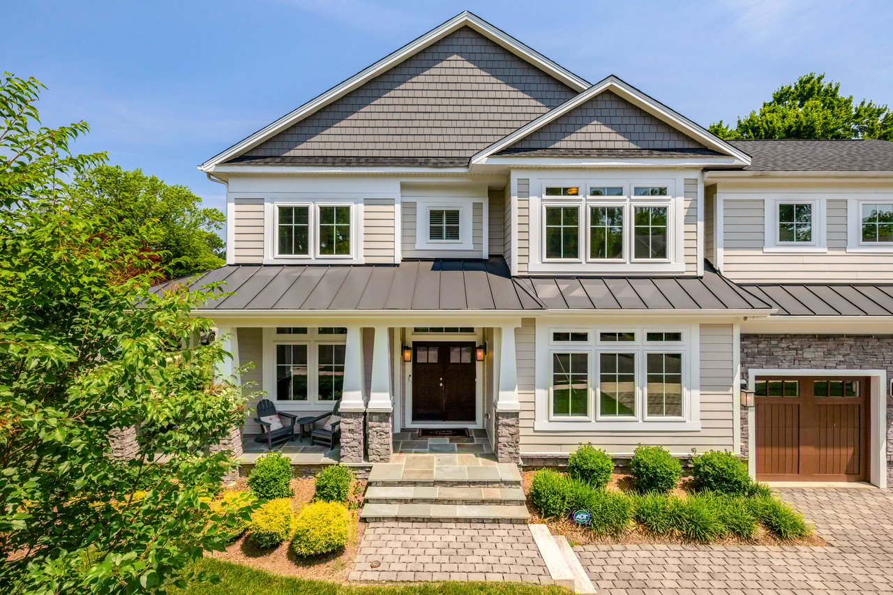 300 Jade Ct NW