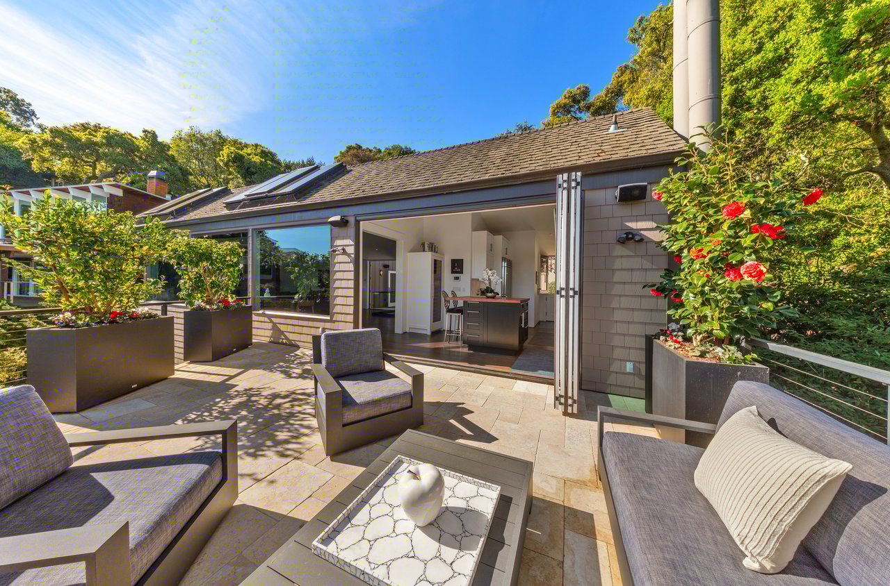 Chic and Stylish on Belvedere Island