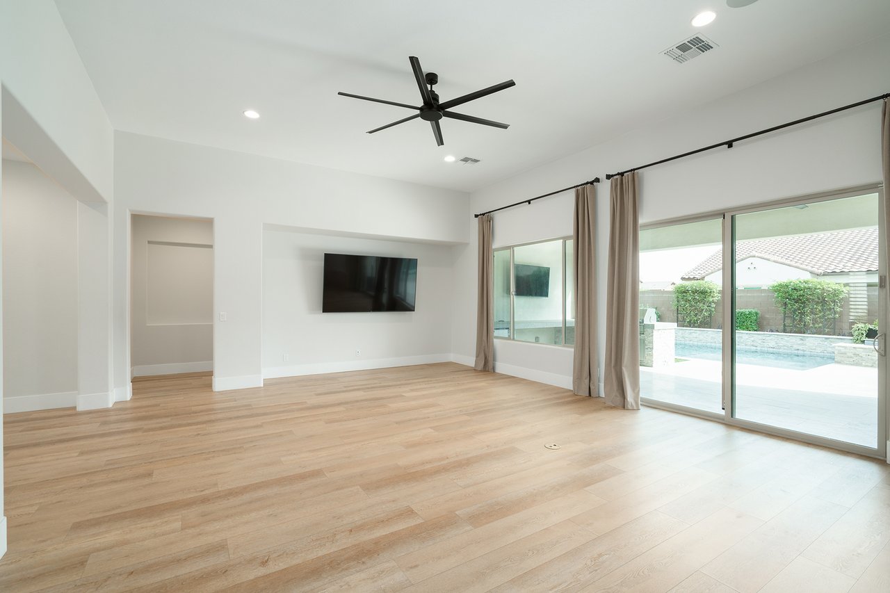 5537 E VIA CABALLO BLANCO