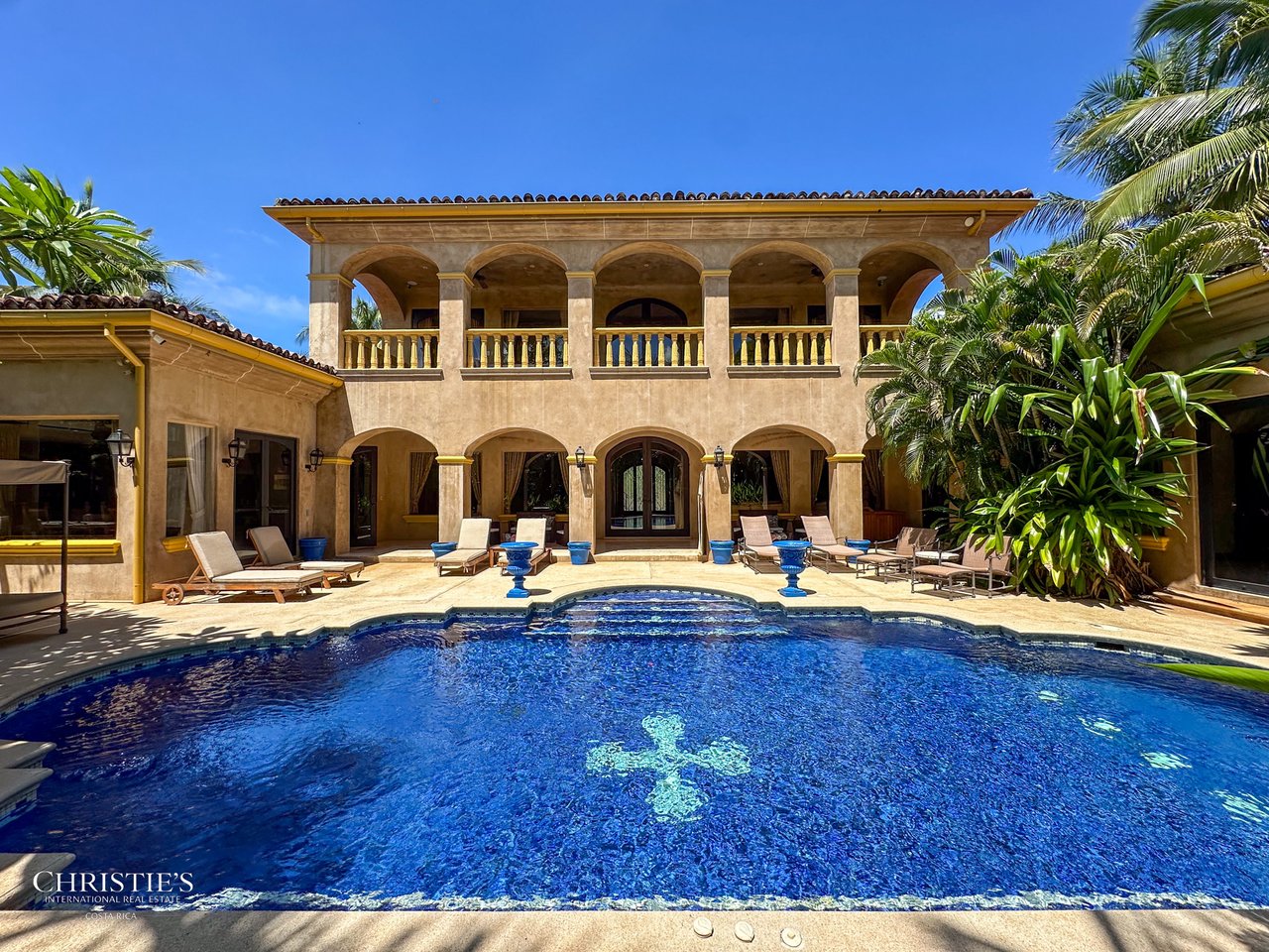 Golf-Front Tuscan-Style Estate – Villa Tuscana