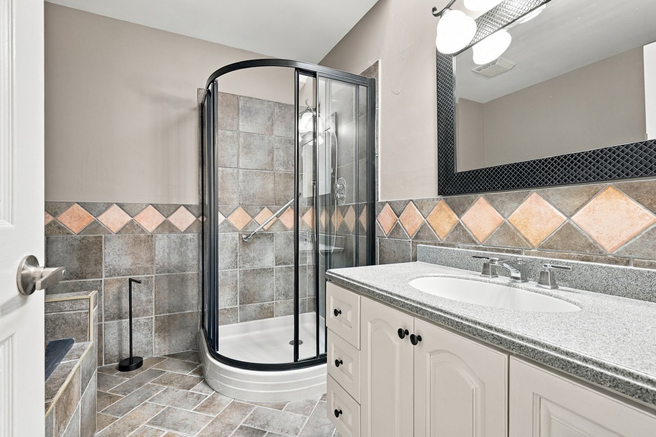 Executive home in Oakville's prestigious Glen Abbey community