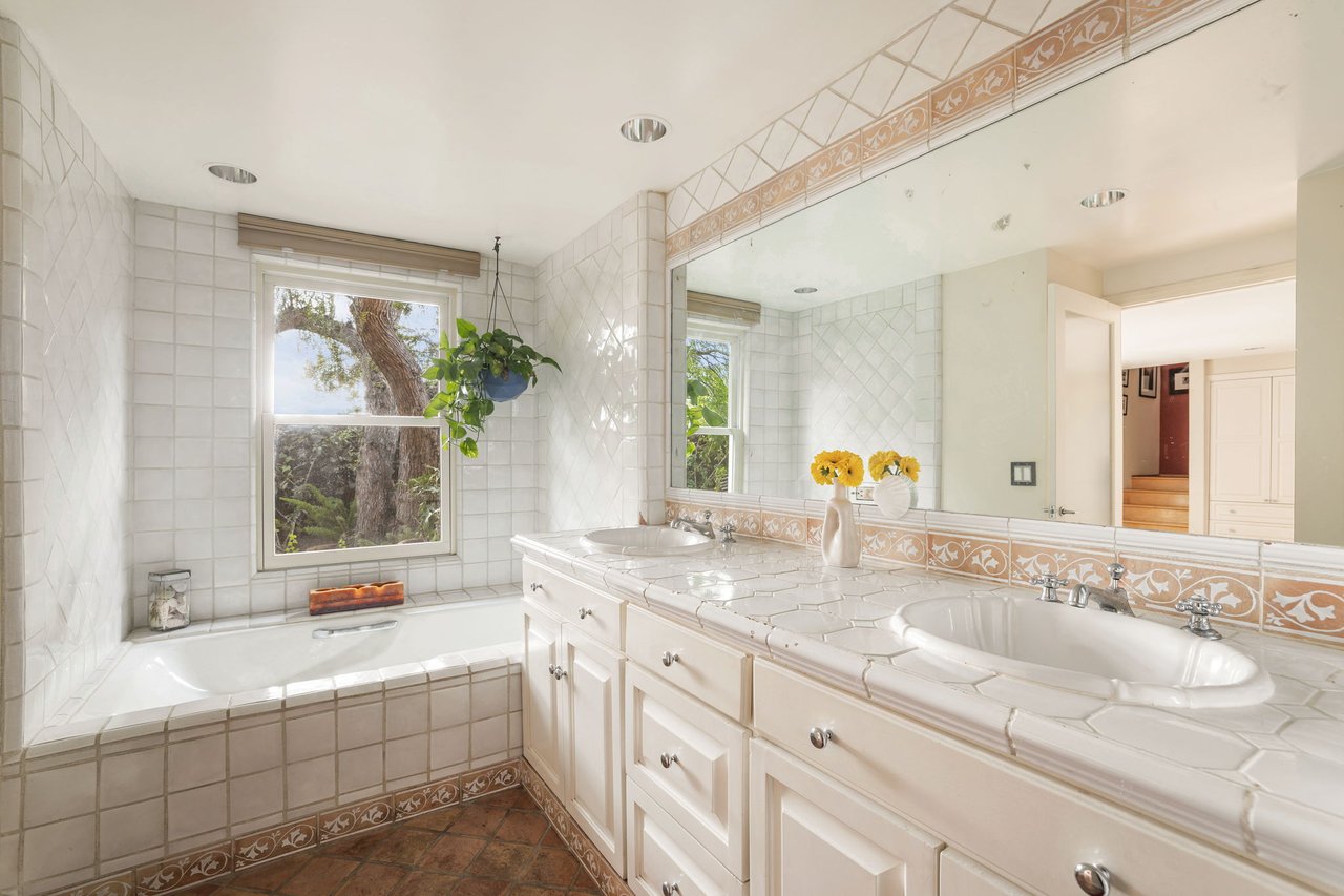 2536 Beverley Ave, Santa Monica 