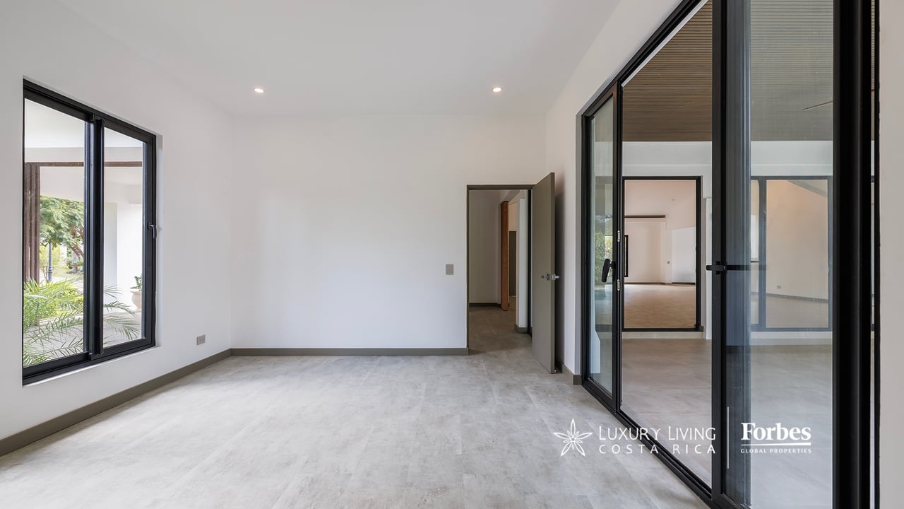 21468 - Remodeled 1-level house, 4 bedrooms, pool, terrace and garden