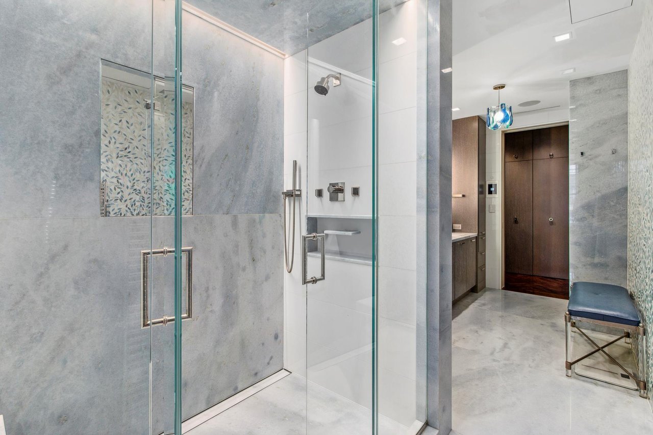 180 E 75TH St - In Contract