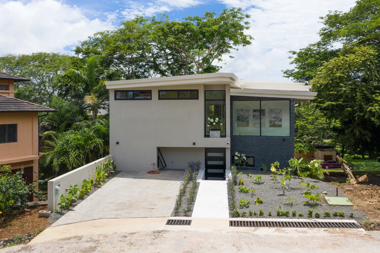Casa Giving Tree | Modern 5-Bed Luxury Home with Beach Access in Tamarindo, Costa Rica