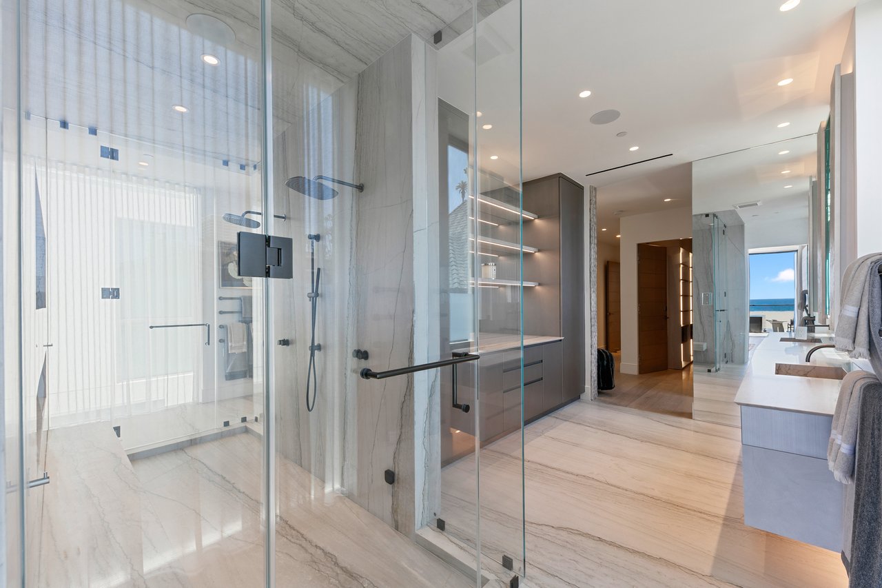 938 Palisades Beach Rd