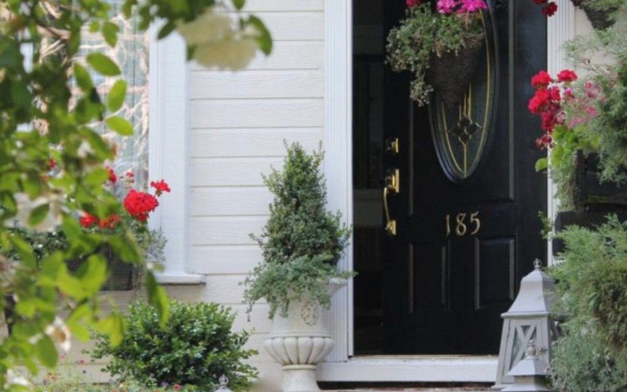 25 Ways to Get Instant Curb Appeal for Less Than $100