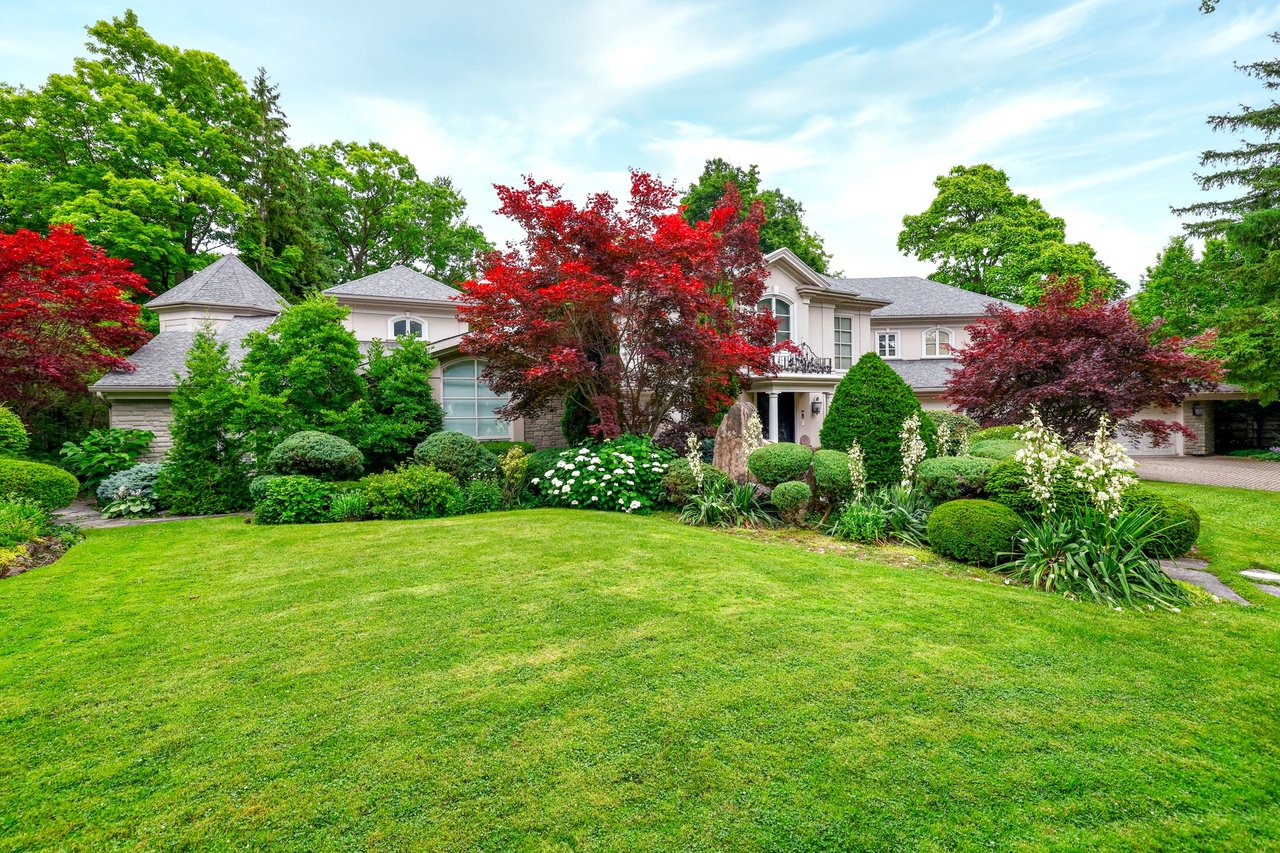 Prestigious Riverview Drive