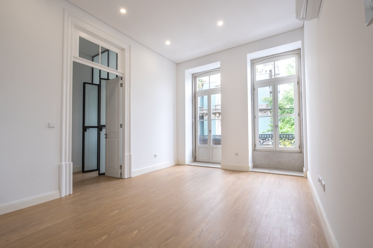 Loft for Rent in Restored Building in the Heart of Porto