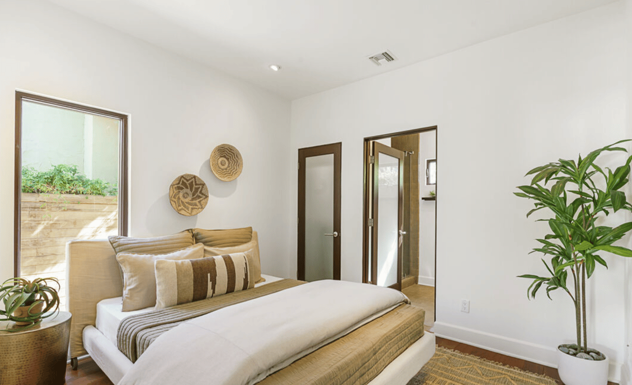 8843 Rosewood Ave, West Hollywood