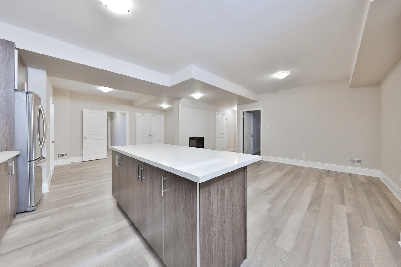 2163 Vineland Crescent, Oakville