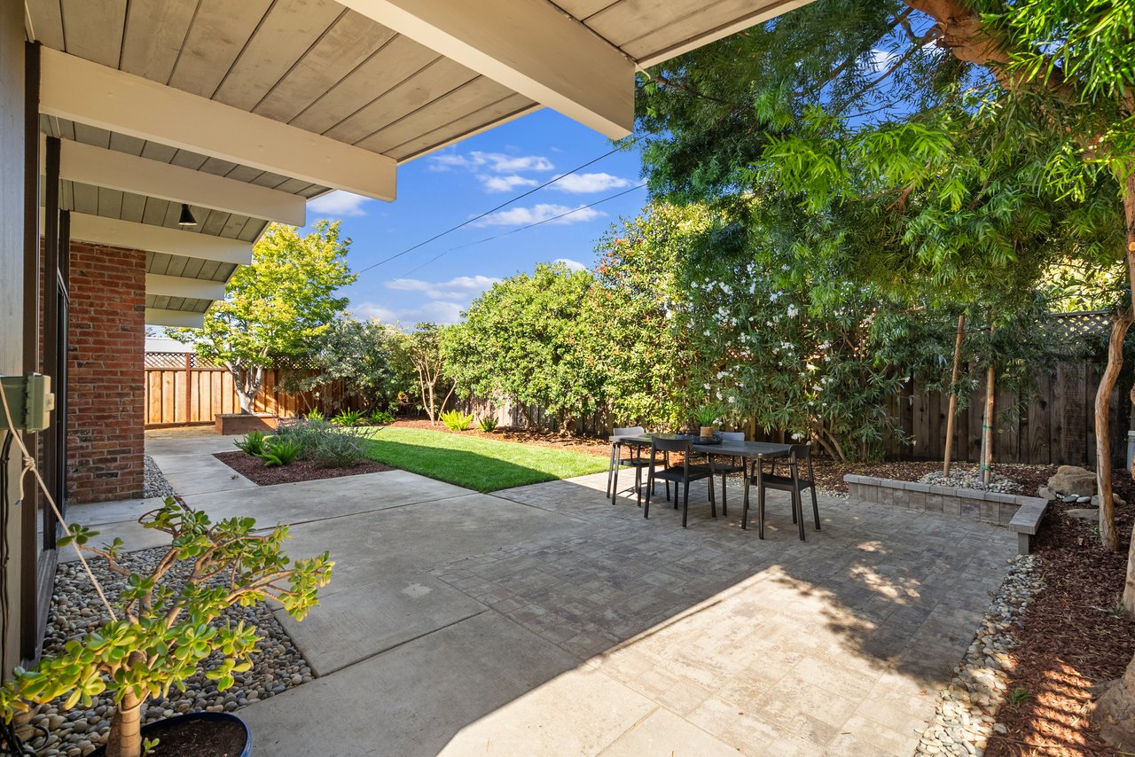 1464 Kingfisher Way