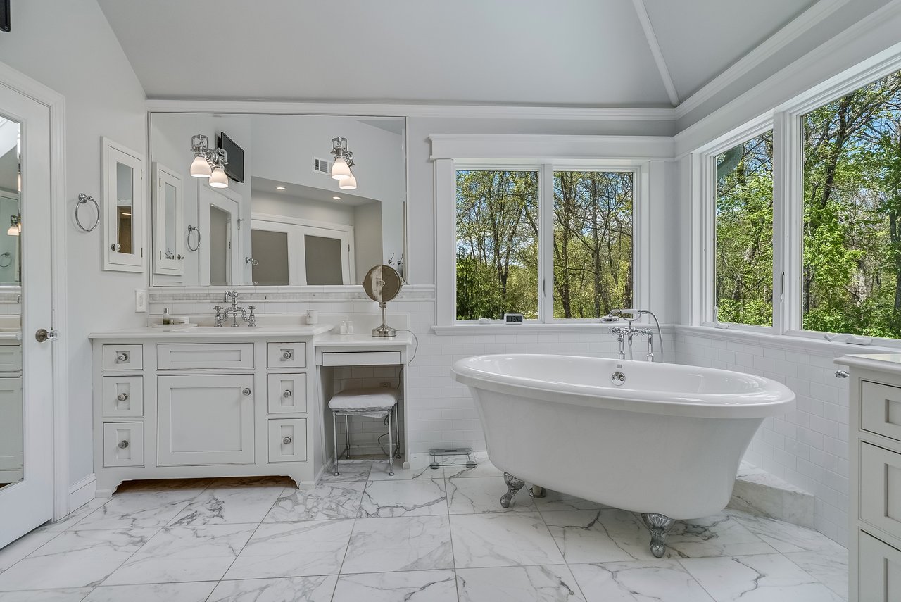 82 Woodman Ln