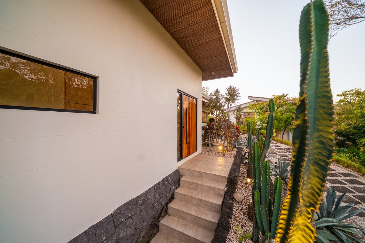 Casa Salinas – 3 beds ocean view home in playa grande