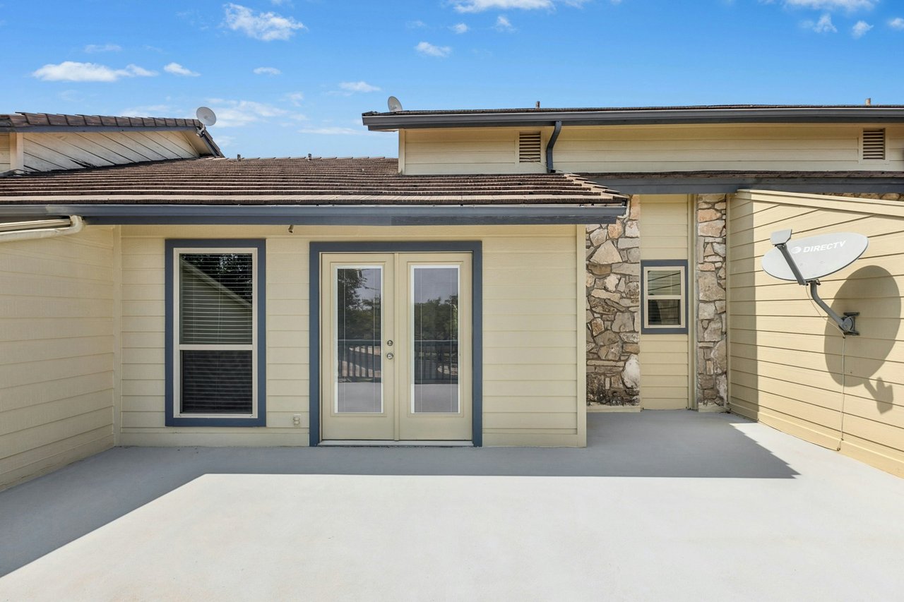 Horseshoe Bay Condo Just Listed!