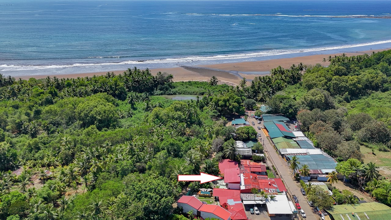 Fully equipped 4 Unit Apartment/Hotel complex 70 meters from the entrance to world-famous Marino Ballena National Park