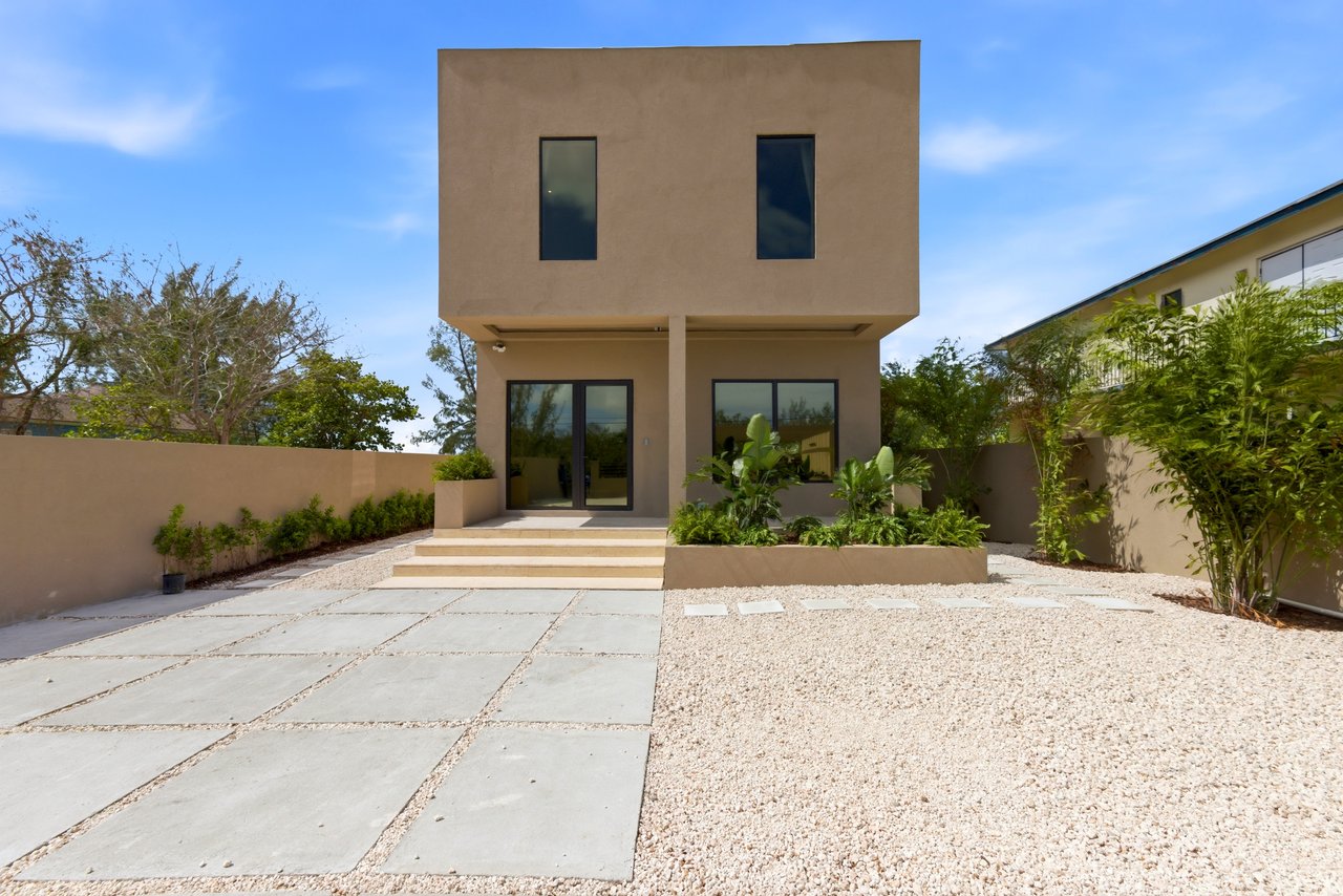 Villa Sol, Adelaide Beach