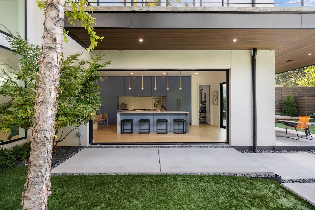 423 W Colorado Boulevard