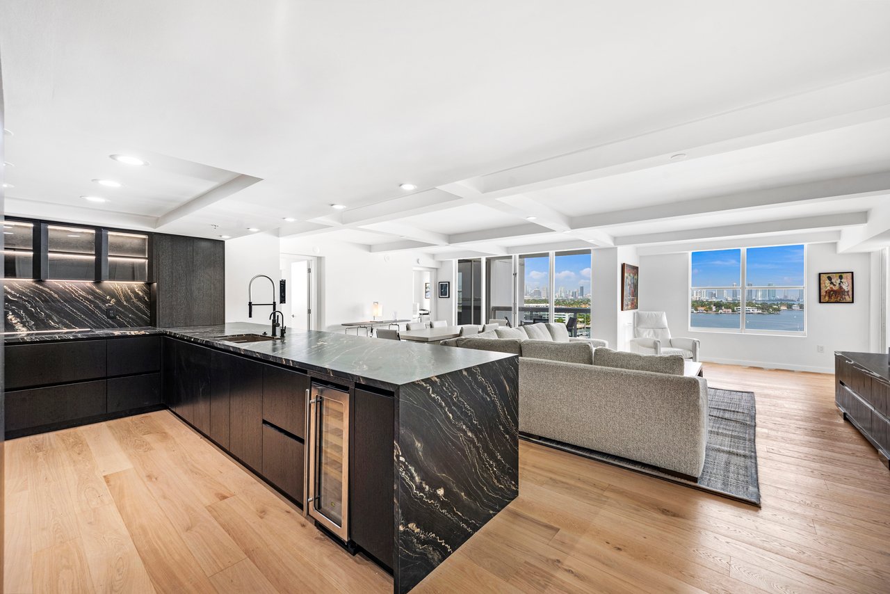 1800 Sunset Harbour 1202/04