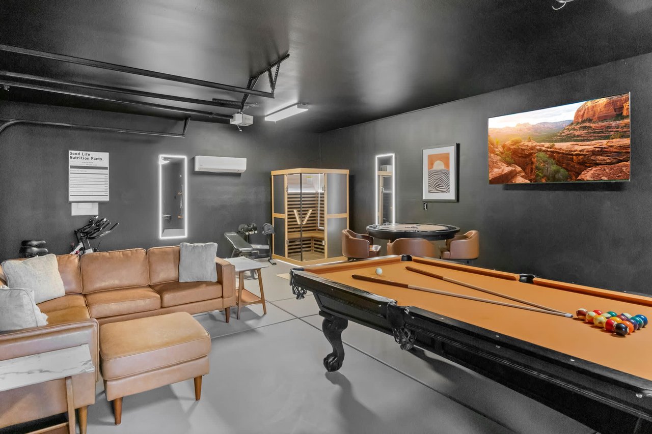 5 Bed, 3 Bath Uptown Sedona-Game Room-Sauna-Cold Plunge-Jacuzzi-Gym