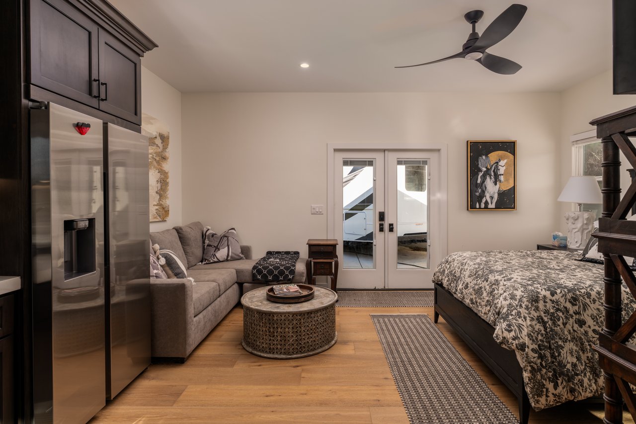 7017 Via Mariposa Sur