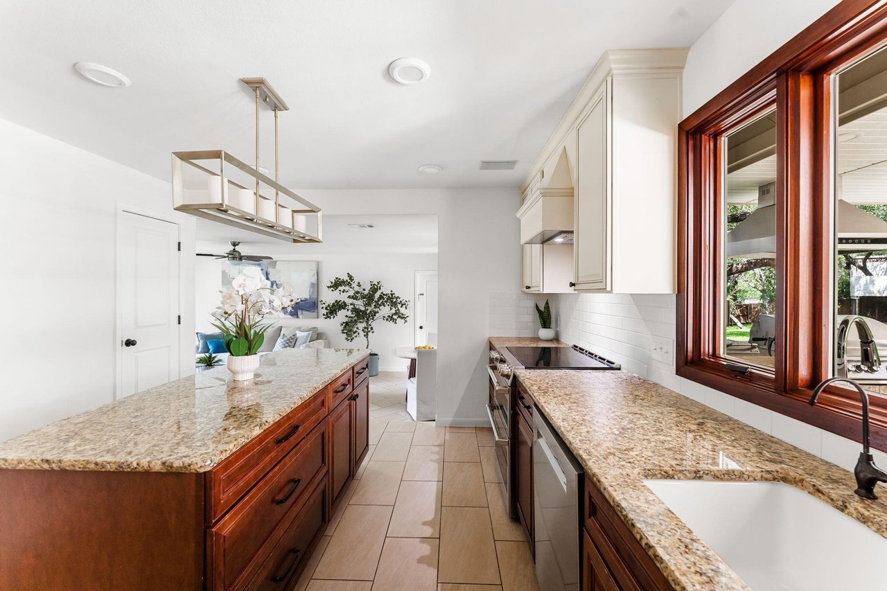 10634 Glass Mountain Trail