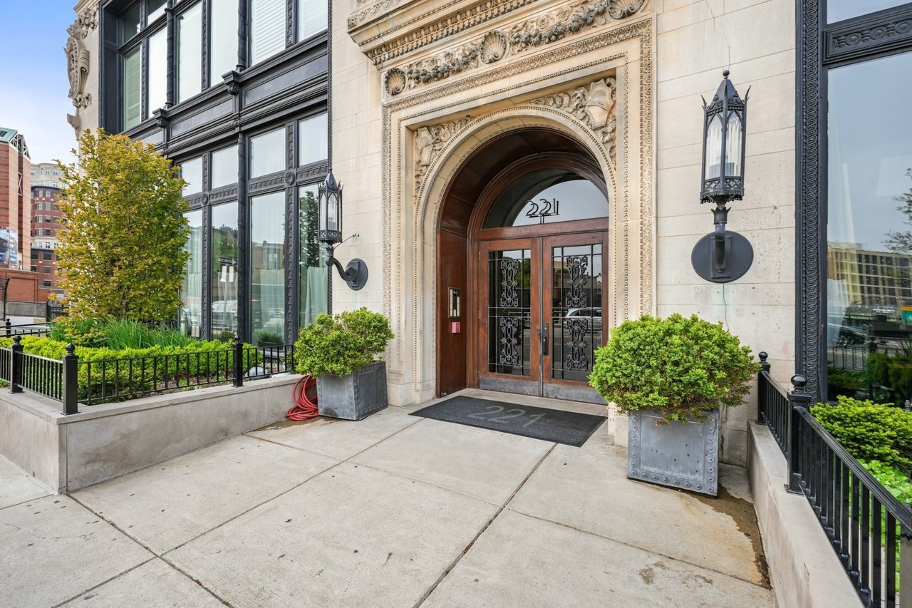 221 Columbus Ave #704