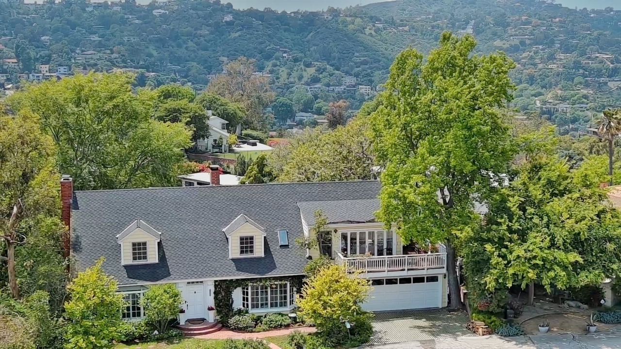A Slice of Heaven in Lake Hollywood