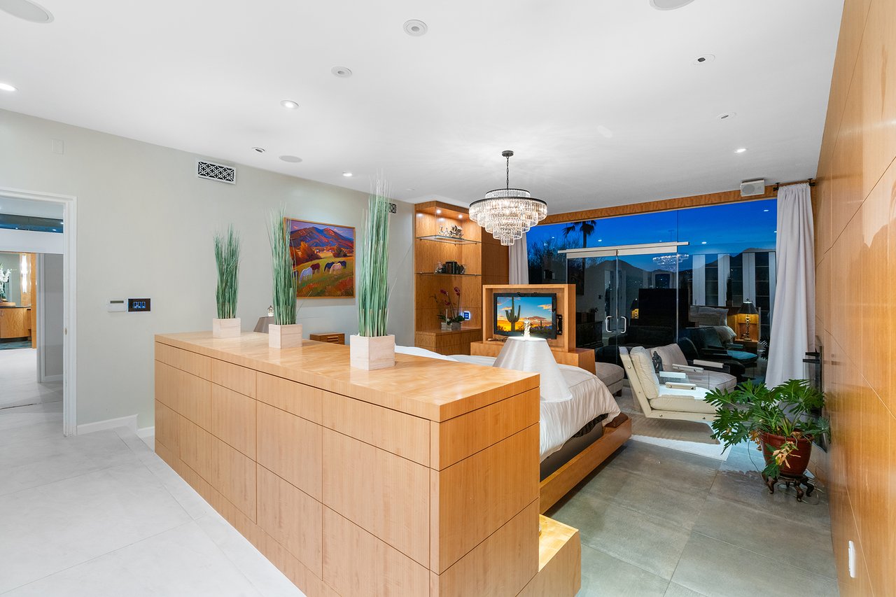 5905 N ECHO CANYON Lane