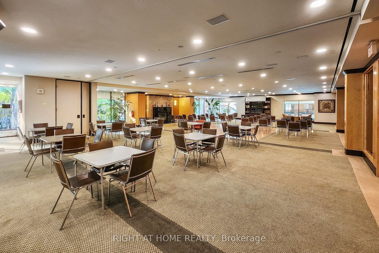 PENTHOUSE IN PRIME NORTH YORK 