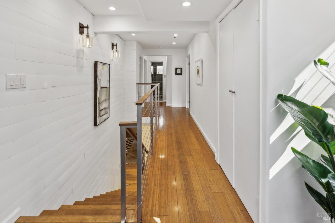 104 4th St