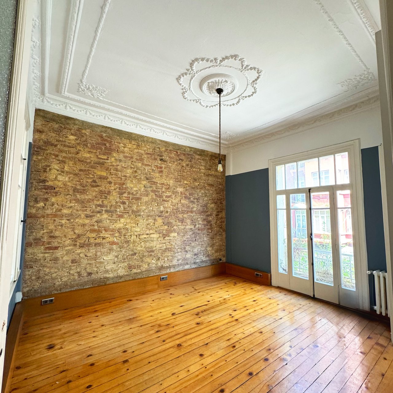 A 3+2 Cihangir flat in a Historical Apartment in Istanbul
