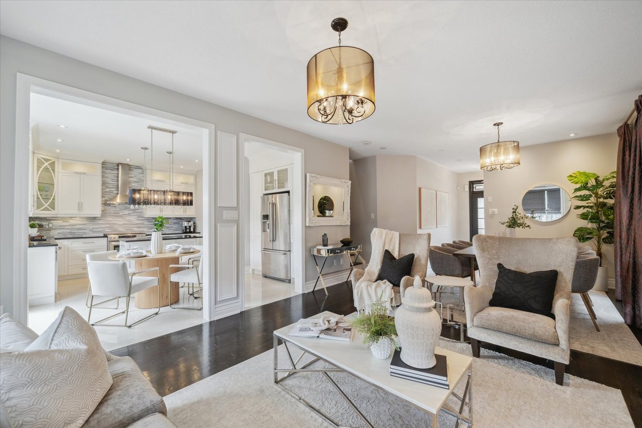 32 Maplebank Cres