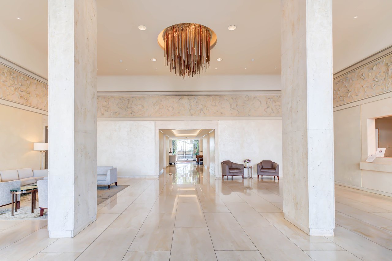 Watergate West Penthouse Seven