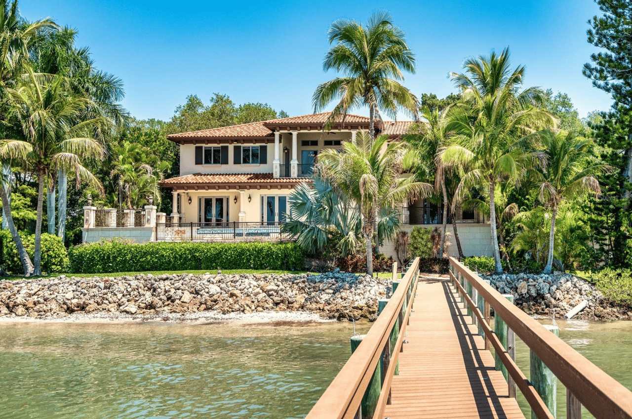 1486 HILLVIEW Drive