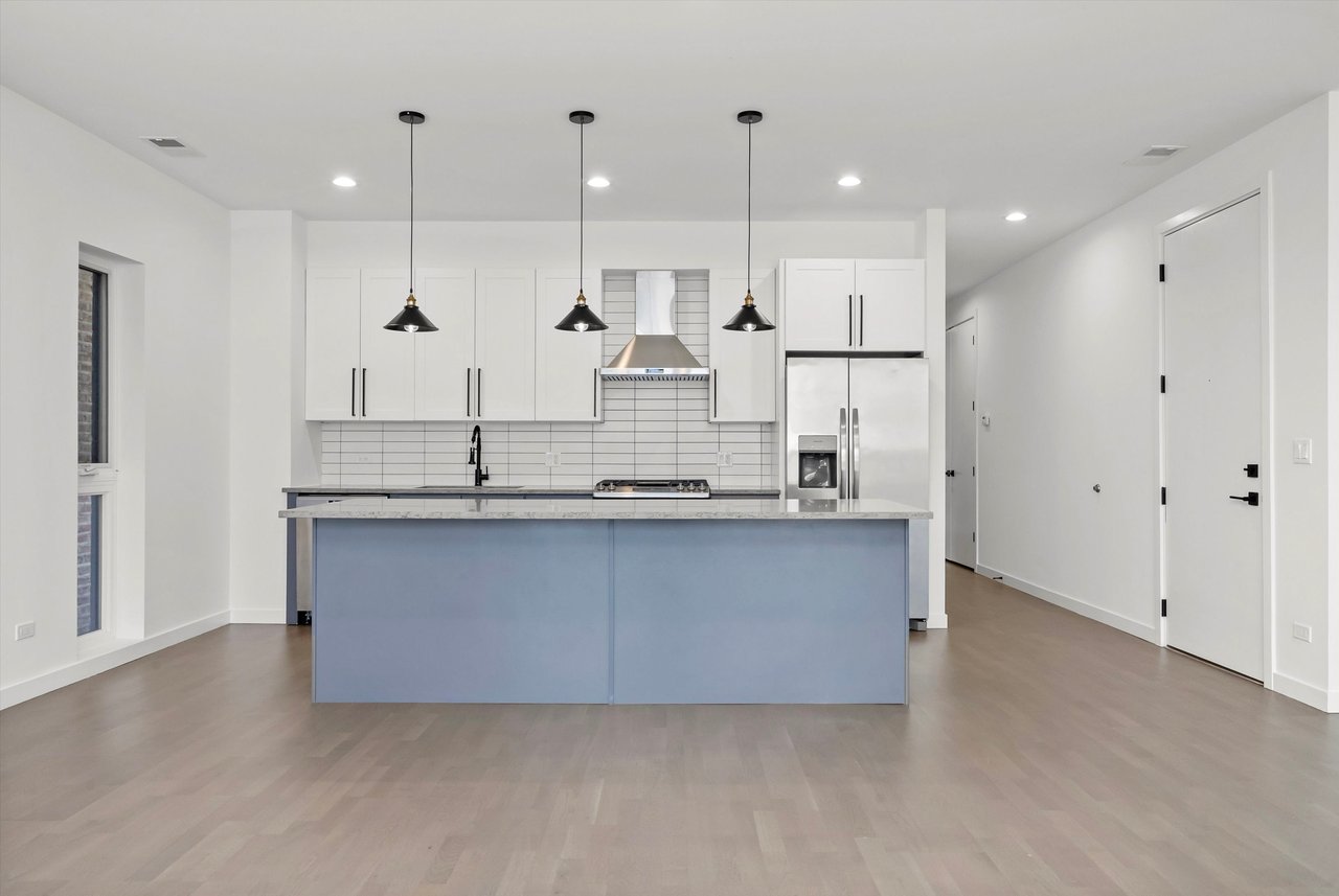 5824 N Lincoln Ave Chicago, IL 60659