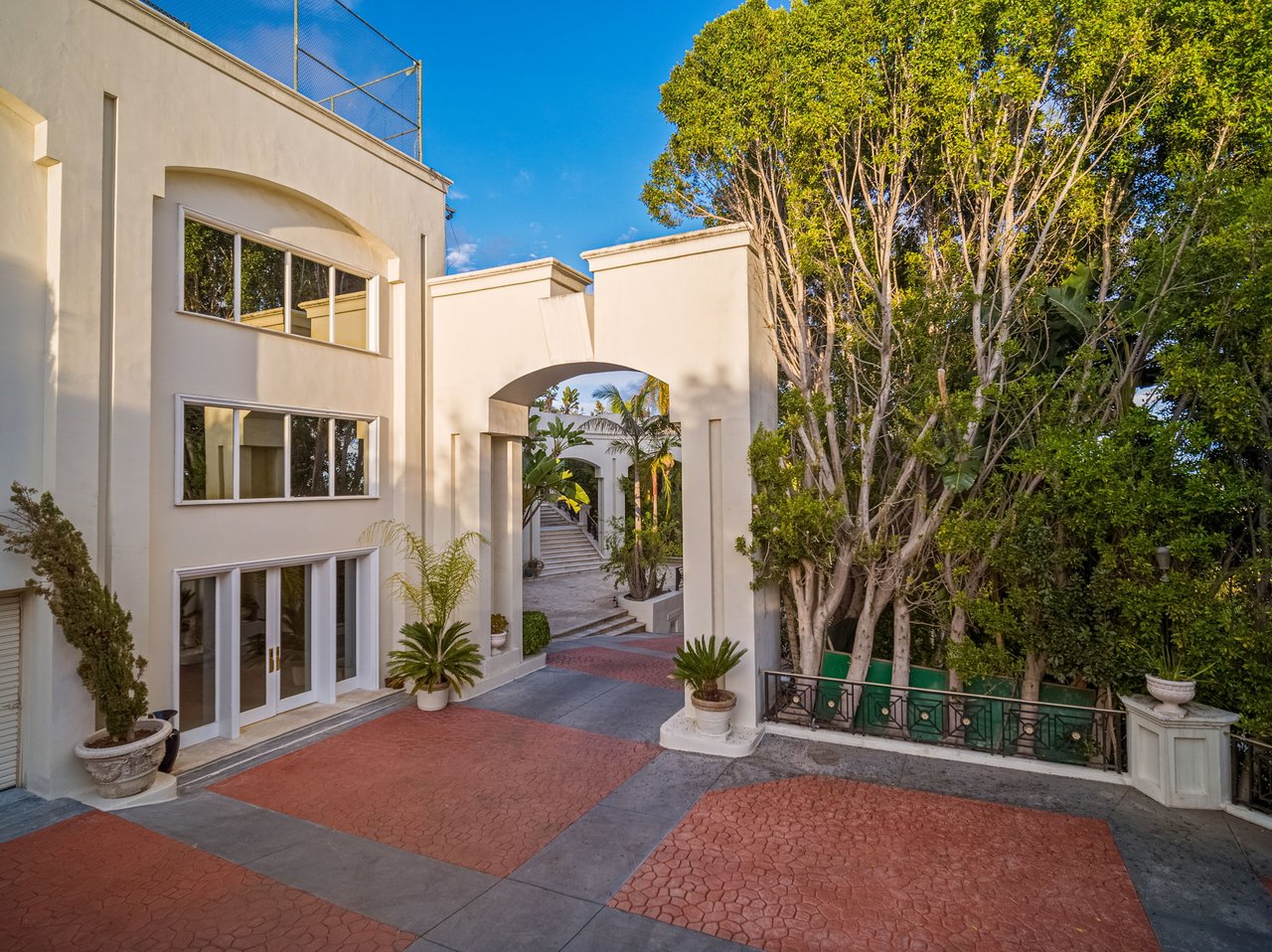 1235 Sierra Alta Way