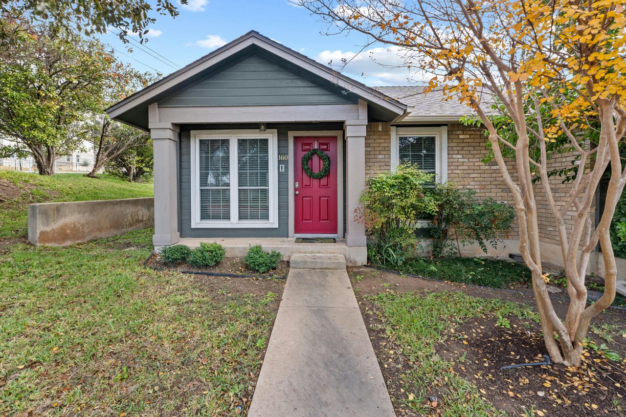 Bright & Chic Corner Lot Home in Coppertree Condos