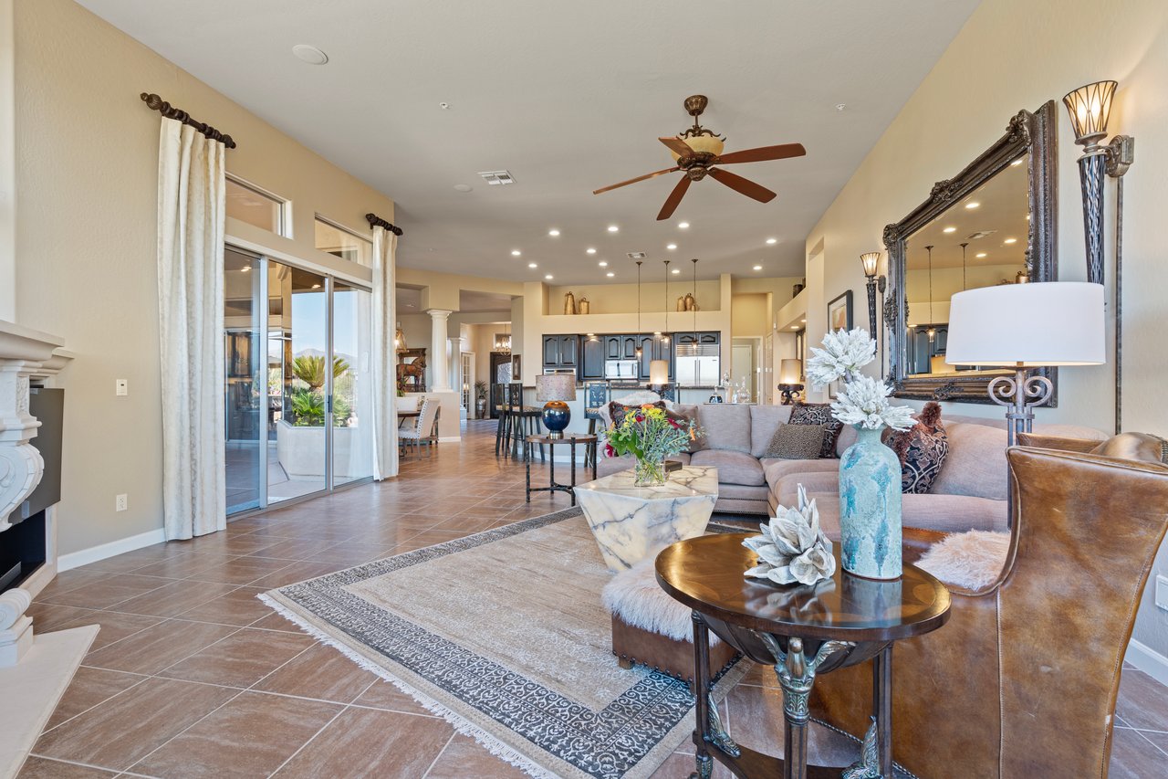 9812 E ROADRUNNER Drive