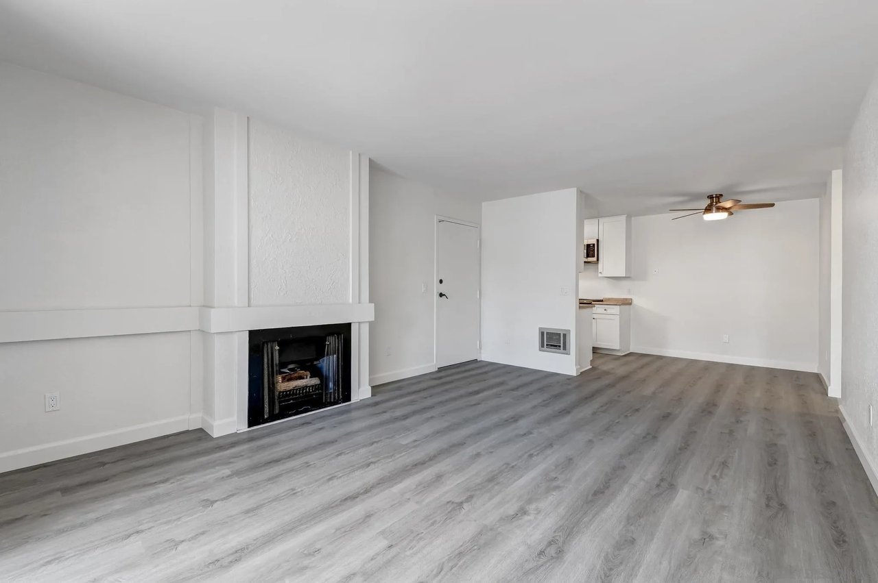 9889 Caminito Marlock, Unit 11