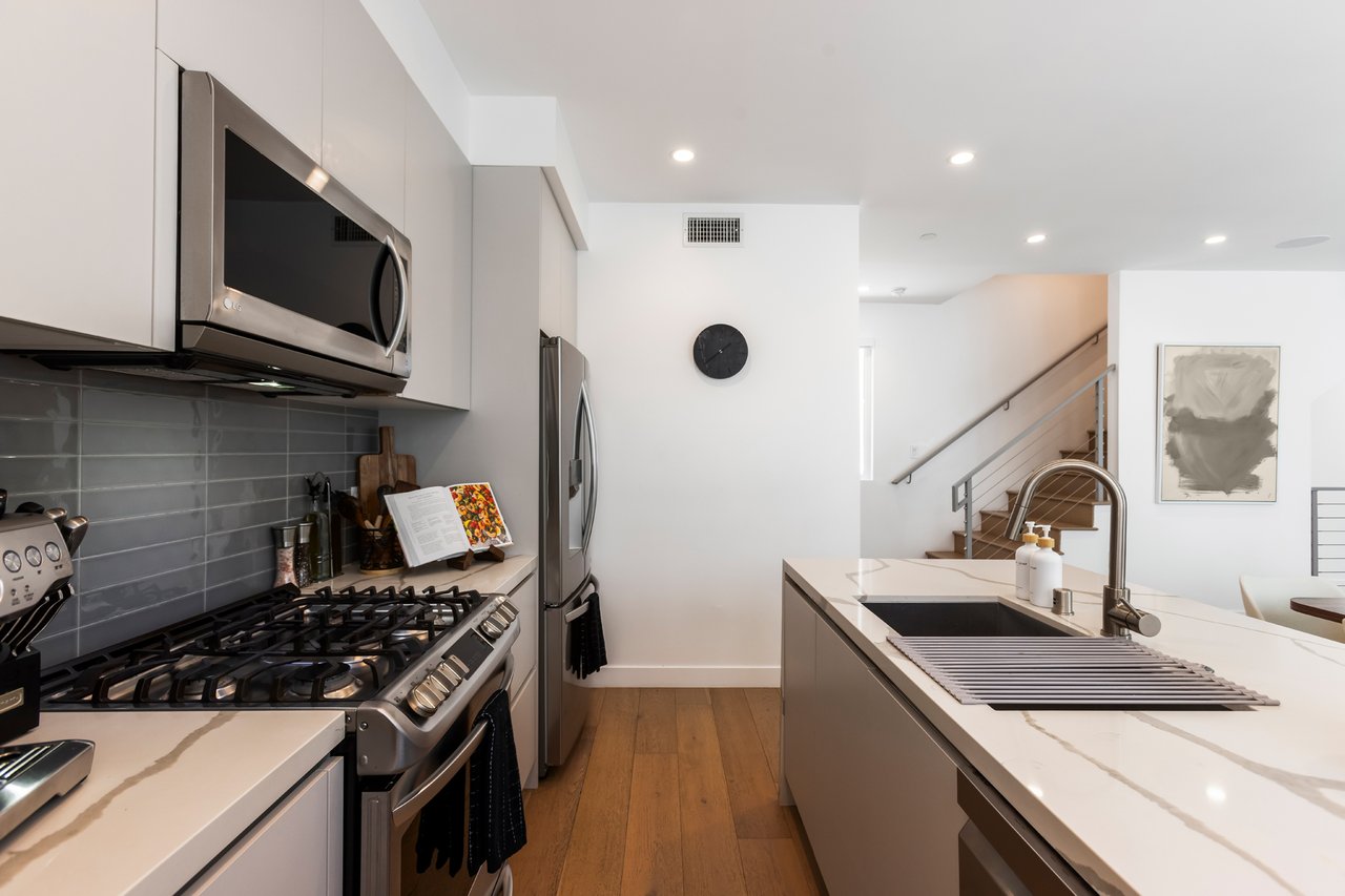 3B/3.5B Designer Home located in Prime Location