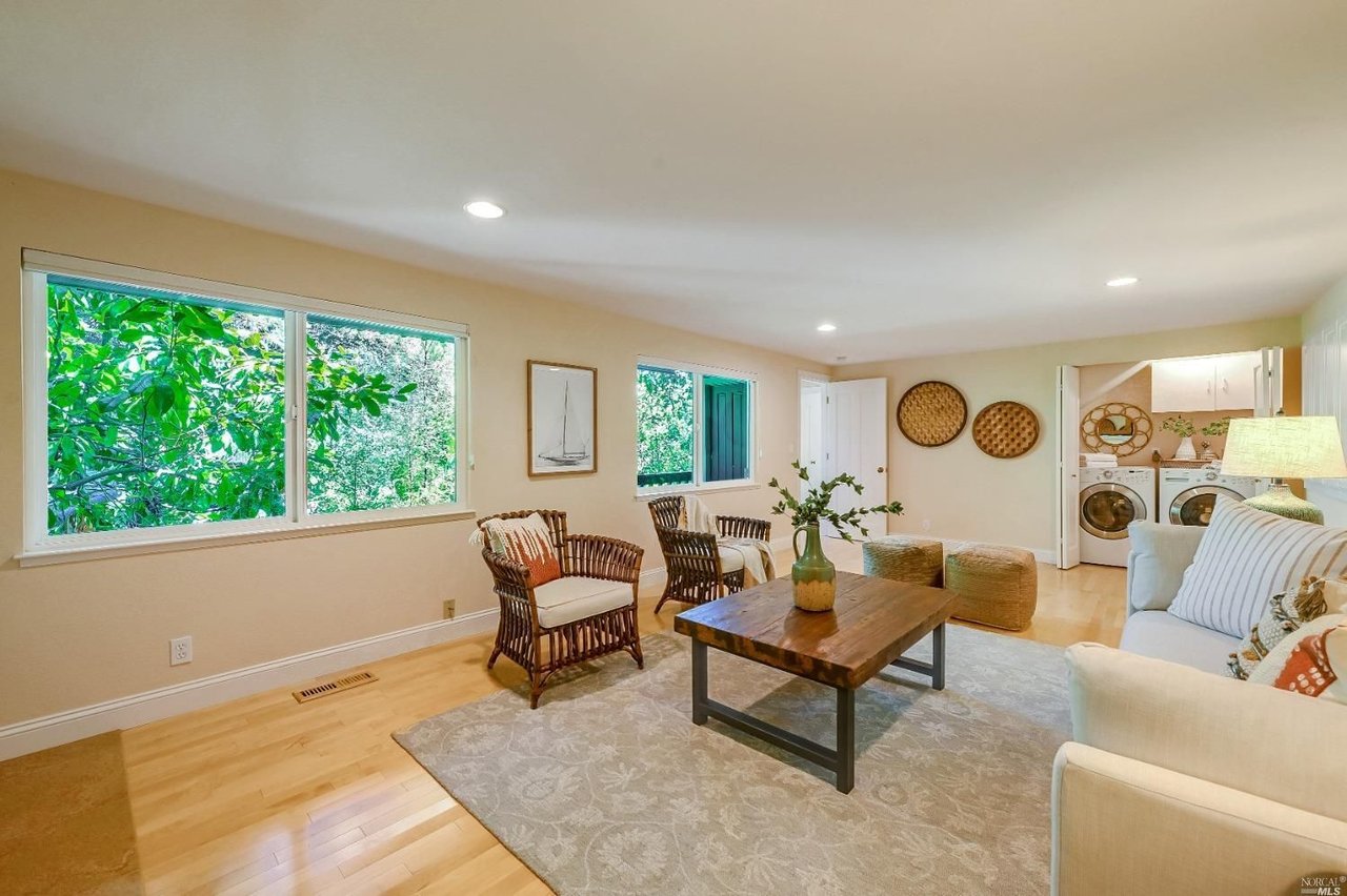 7 Eden Ln