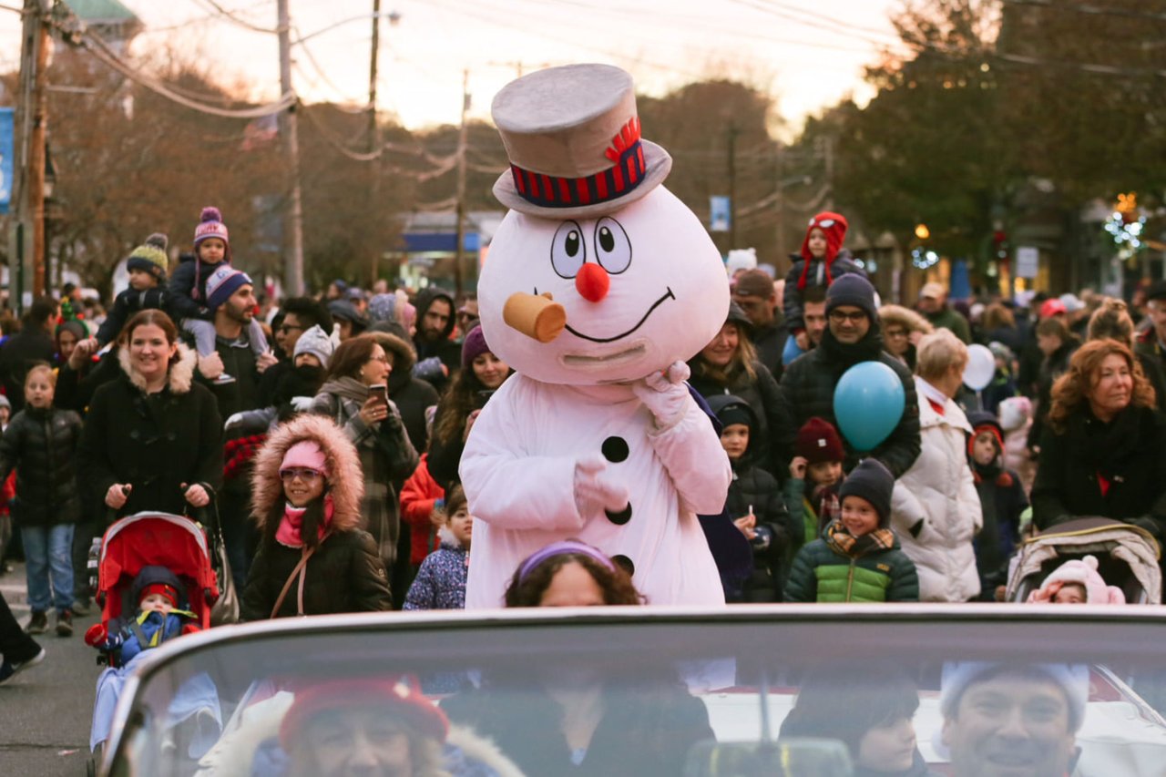 Ep #52: Armonk’s Frosty Day: How this Snowman Became a Town’s Cherished Icon with Local Longtime Business Owner Judy Willsey