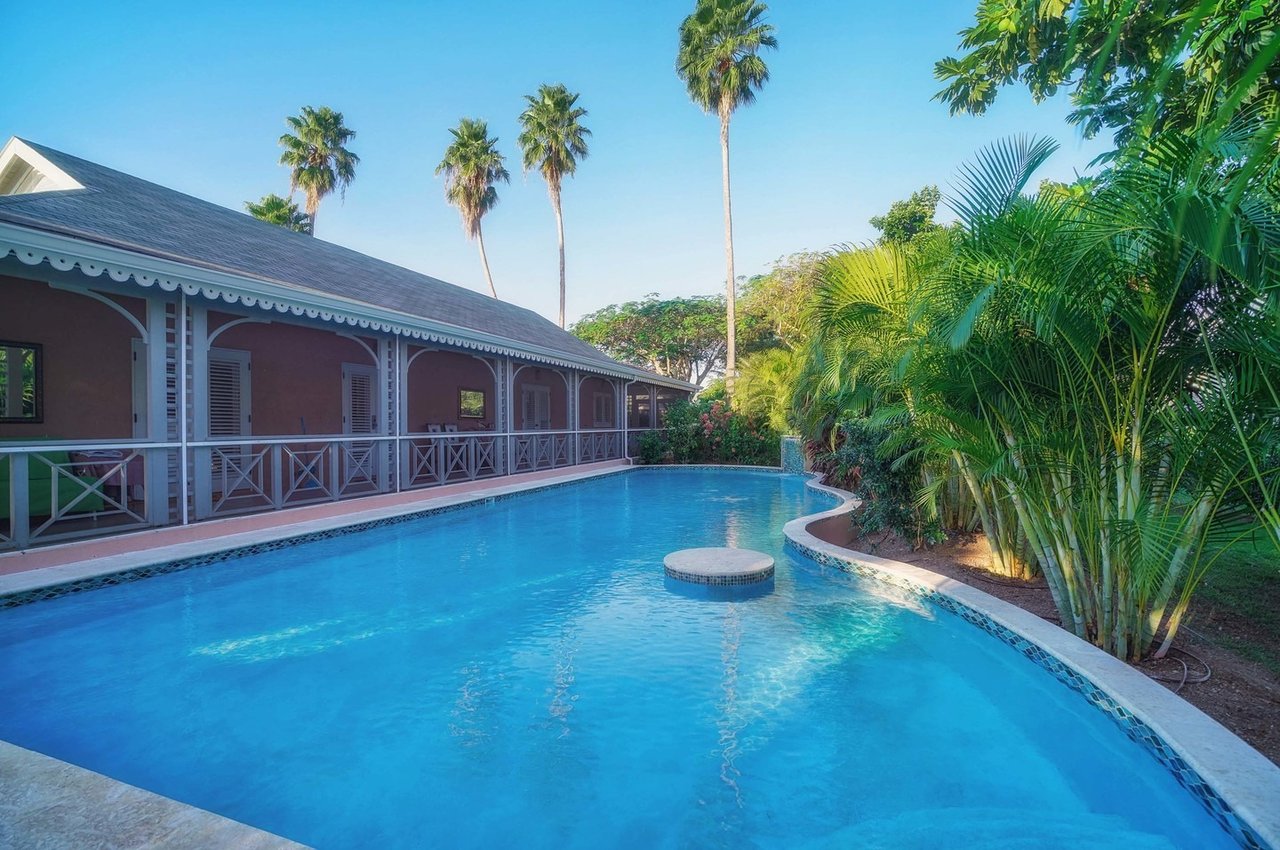 Nevisian Villa on the First Fairway