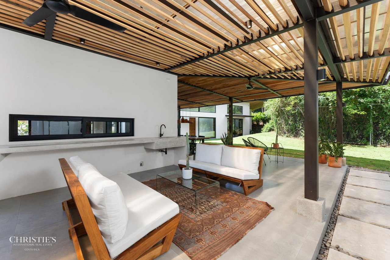 Casa Lola – Contemporary Beachside Oasis in Playa Grande