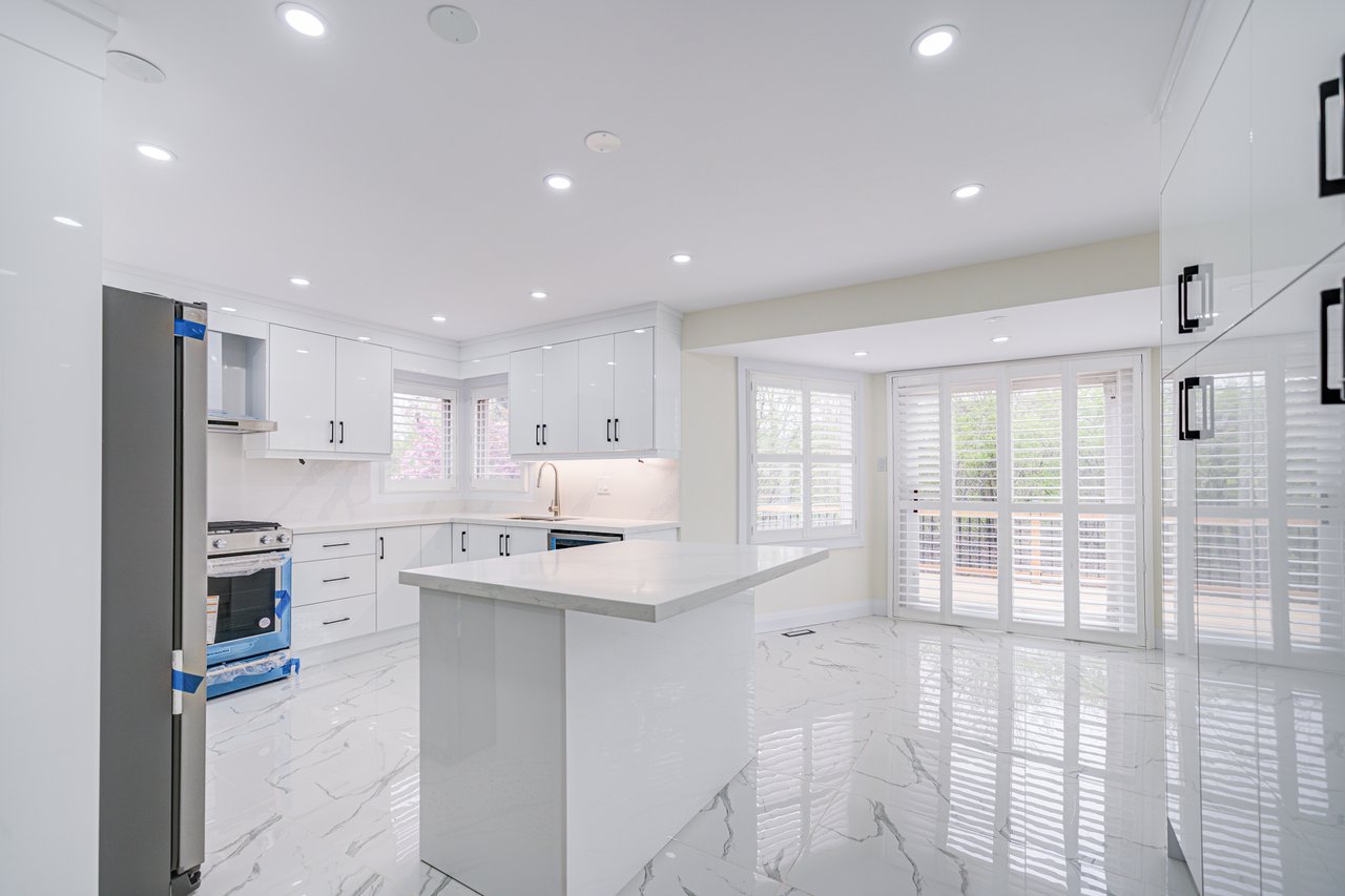 1126 Berkshire Crt
