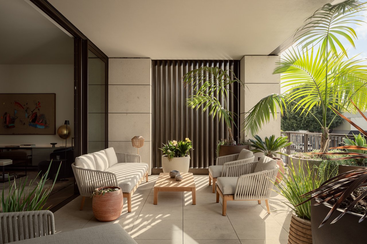 9900 S Santa Monica Blvd Unit: 2D