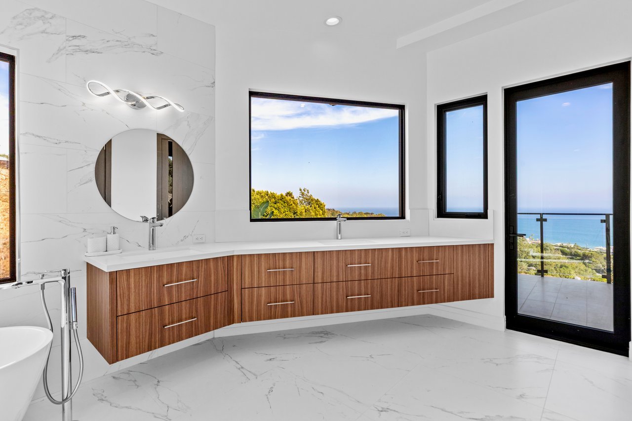 Luxurious Architectural Estate